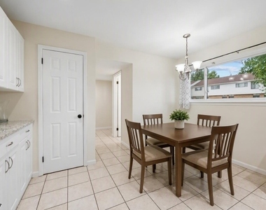 662 Marshall Rd - Photo Thumbnail 6