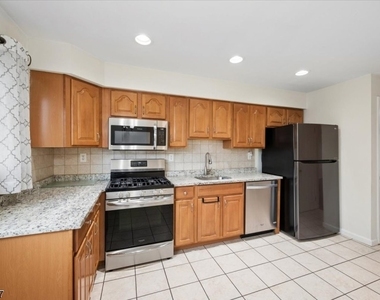 662 Marshall Rd - Photo Thumbnail 3
