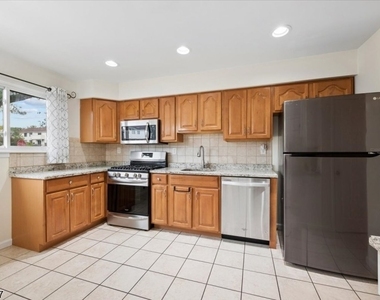 662 Marshall Rd - Photo Thumbnail 7