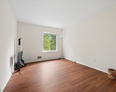 662 Marshall Rd - Photo Thumbnail 19