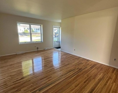 46 Arch St - Photo Thumbnail 2