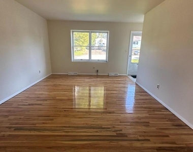 46 Arch St - Photo Thumbnail 3