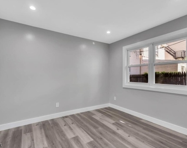 1300 Fulton St - Photo Thumbnail 4