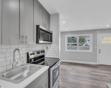 1300 Fulton St - Photo Thumbnail 2