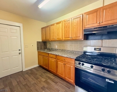 969 W 4th St - Photo Thumbnail 7