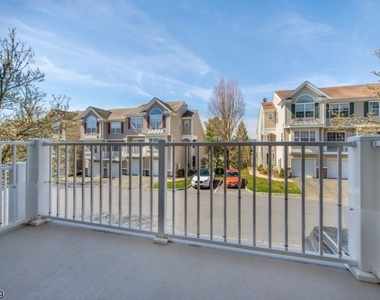 102 Lakeview Ct - Photo Thumbnail 20
