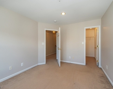 102 Lakeview Ct - Photo Thumbnail 11