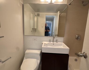 East 63rd Street - Photo Thumbnail 7