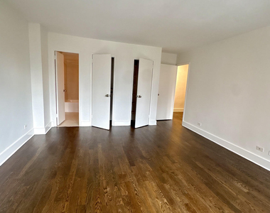 East 63rd Street - Photo Thumbnail 12