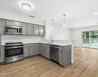 165 Pavilion Avenue - Photo Thumbnail 4