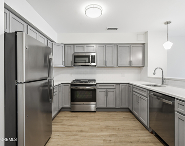 165 Pavilion Avenue - Photo Thumbnail 3