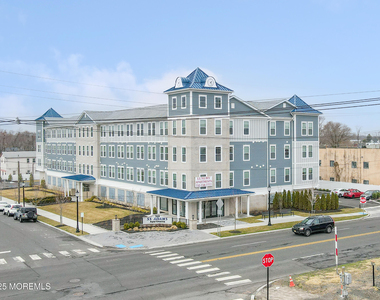 509 Memorial Drive - Photo Thumbnail 2