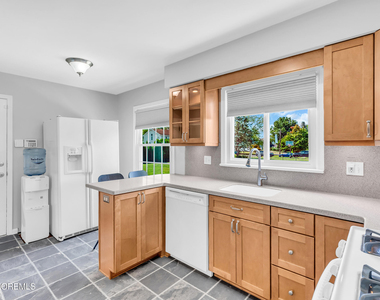 11 Pinewood Avenue - Photo Thumbnail 10