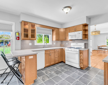 11 Pinewood Avenue - Photo Thumbnail 11