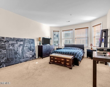 33 Cooper Avenue - Photo Thumbnail 3