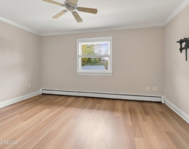 735 Greens Avenue - Photo Thumbnail 7