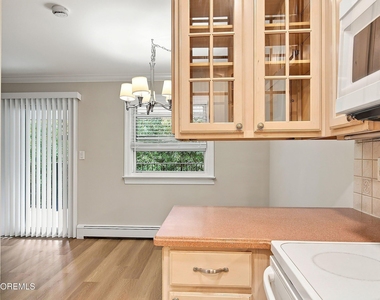 735 Greens Avenue - Photo Thumbnail 12