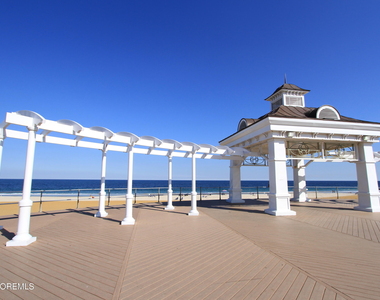 735 Greens Avenue - Photo Thumbnail 24