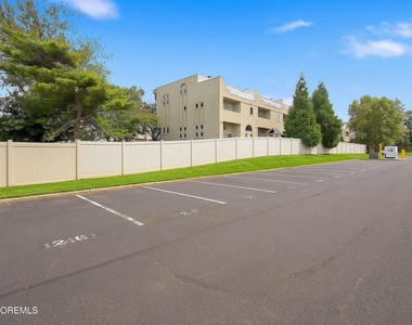 735 Greens Avenue - Photo Thumbnail 31