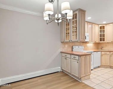 735 Greens Avenue - Photo Thumbnail 11