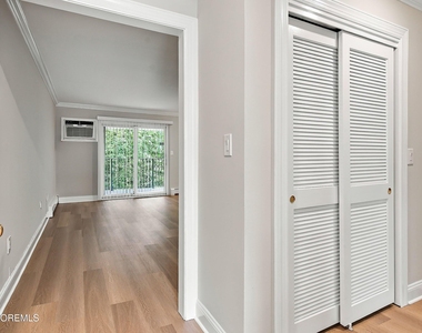 735 Greens Avenue - Photo Thumbnail 9