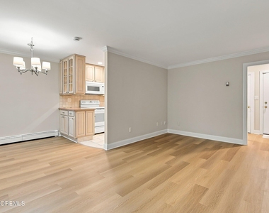 735 Greens Avenue - Photo Thumbnail 5
