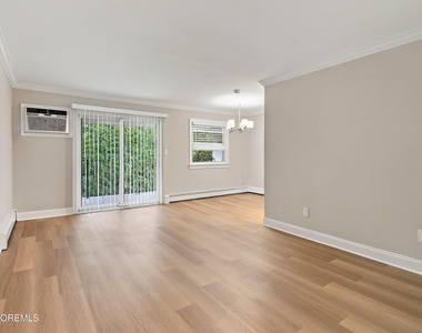 735 Greens Avenue - Photo Thumbnail 6