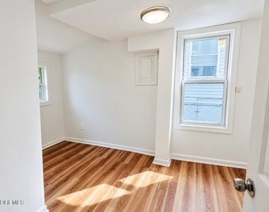 258 Fisher Avenue - Photo Thumbnail 8