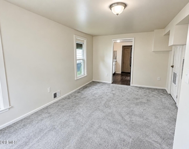 258 Fisher Avenue - Photo Thumbnail 5