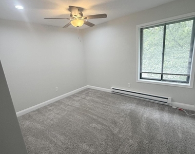 35 Amberly Drive - Photo Thumbnail 7