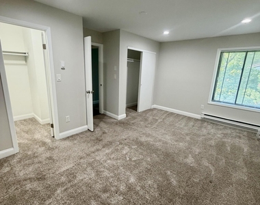 35 Amberly Drive - Photo Thumbnail 6