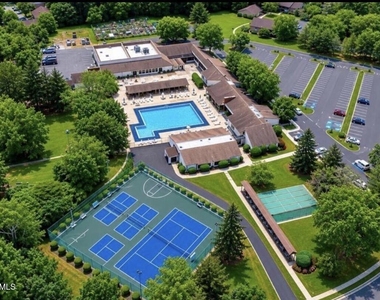35 Amberly Drive - Photo Thumbnail 12