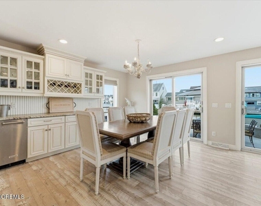 402 Daytona Drive - Photo Thumbnail 14