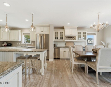 402 Daytona Drive - Photo Thumbnail 13