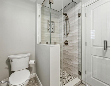 402 Daytona Drive - Photo Thumbnail 20