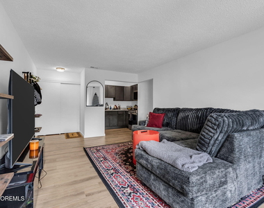 62 Diane Drive - Photo Thumbnail 4
