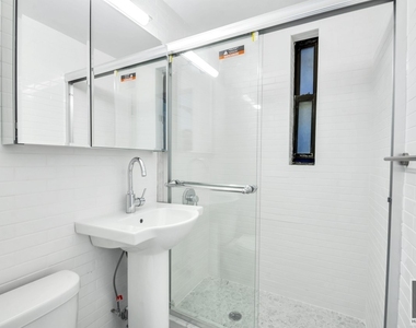 West 49 Street - Photo Thumbnail 4
