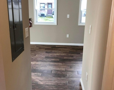 19 Village Green Way - Photo Thumbnail 4