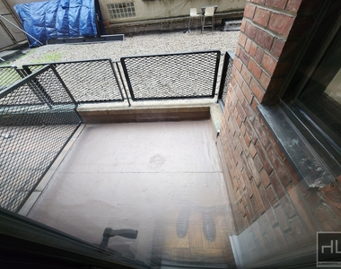 East 35 Street - Photo Thumbnail 4