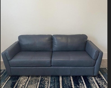 907 Bergh Street - Photo Thumbnail 2