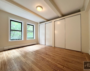West 79 Street - Photo Thumbnail 3