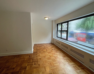 East 55 Street - Photo Thumbnail 1