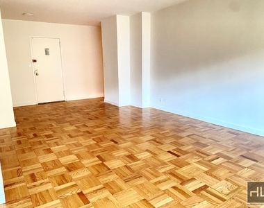 East 55 Street - Photo Thumbnail 4