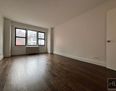 East 63 Street - Photo Thumbnail 3