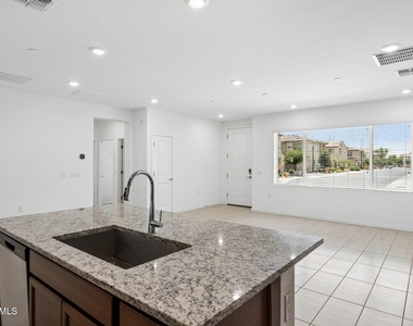 760 E Doral Avenue - Photo Thumbnail 4