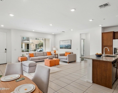 760 E Doral Avenue - Photo Thumbnail 5