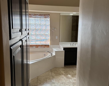 3953 E Flossmoor Avenue - Photo Thumbnail 18