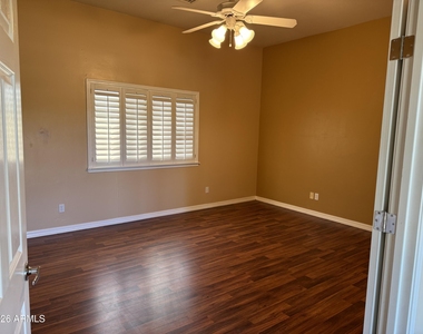 3953 E Flossmoor Avenue - Photo Thumbnail 10