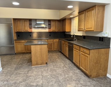 3953 E Flossmoor Avenue - Photo Thumbnail 6