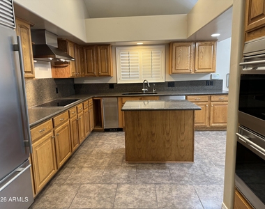 3953 E Flossmoor Avenue - Photo Thumbnail 5